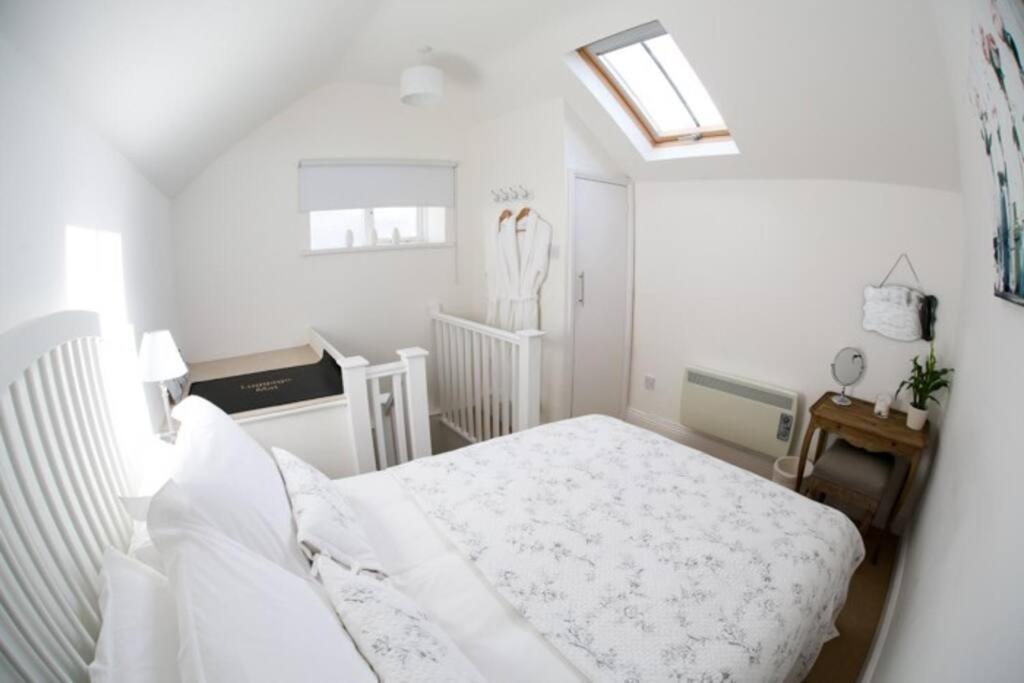 Detached Cotswold Stone Coach House * Cheltenham