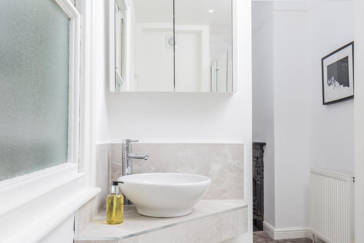 20 Montpellier Flat 2 *