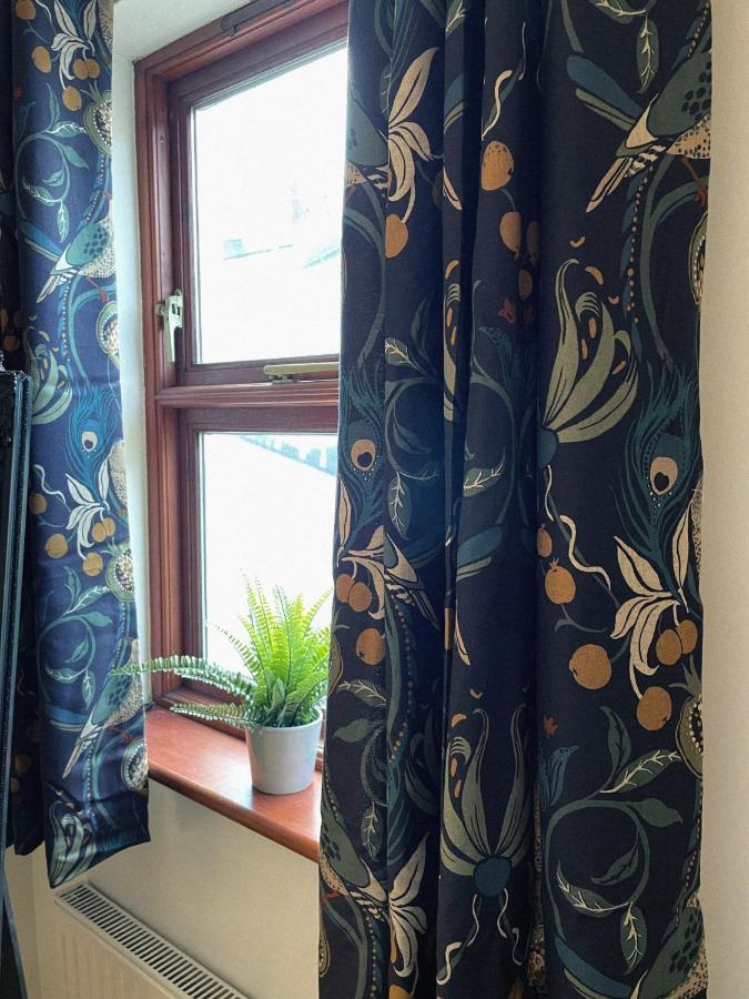 3 Bed In Town Centre With Free Parking For 1 Car Holiday home *