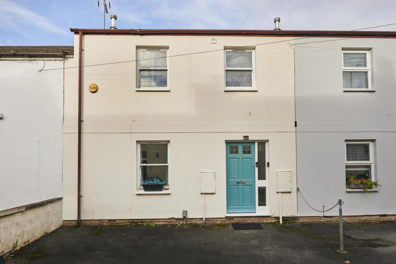 3 Bed In Town Centre With Free Parking For 1 Car Holiday home