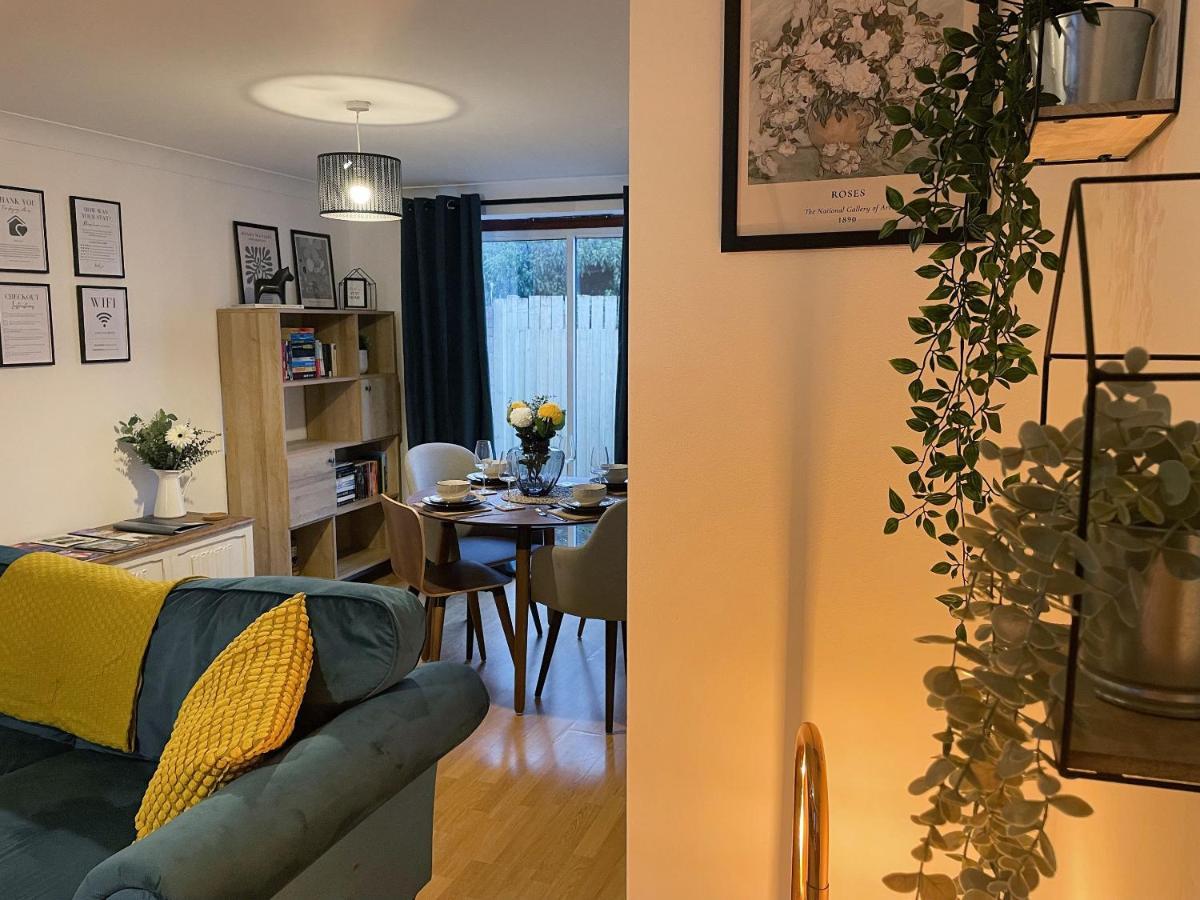 Holiday home 3 Bed In Town Centre With Free Parking For 1 Car Cheltenham