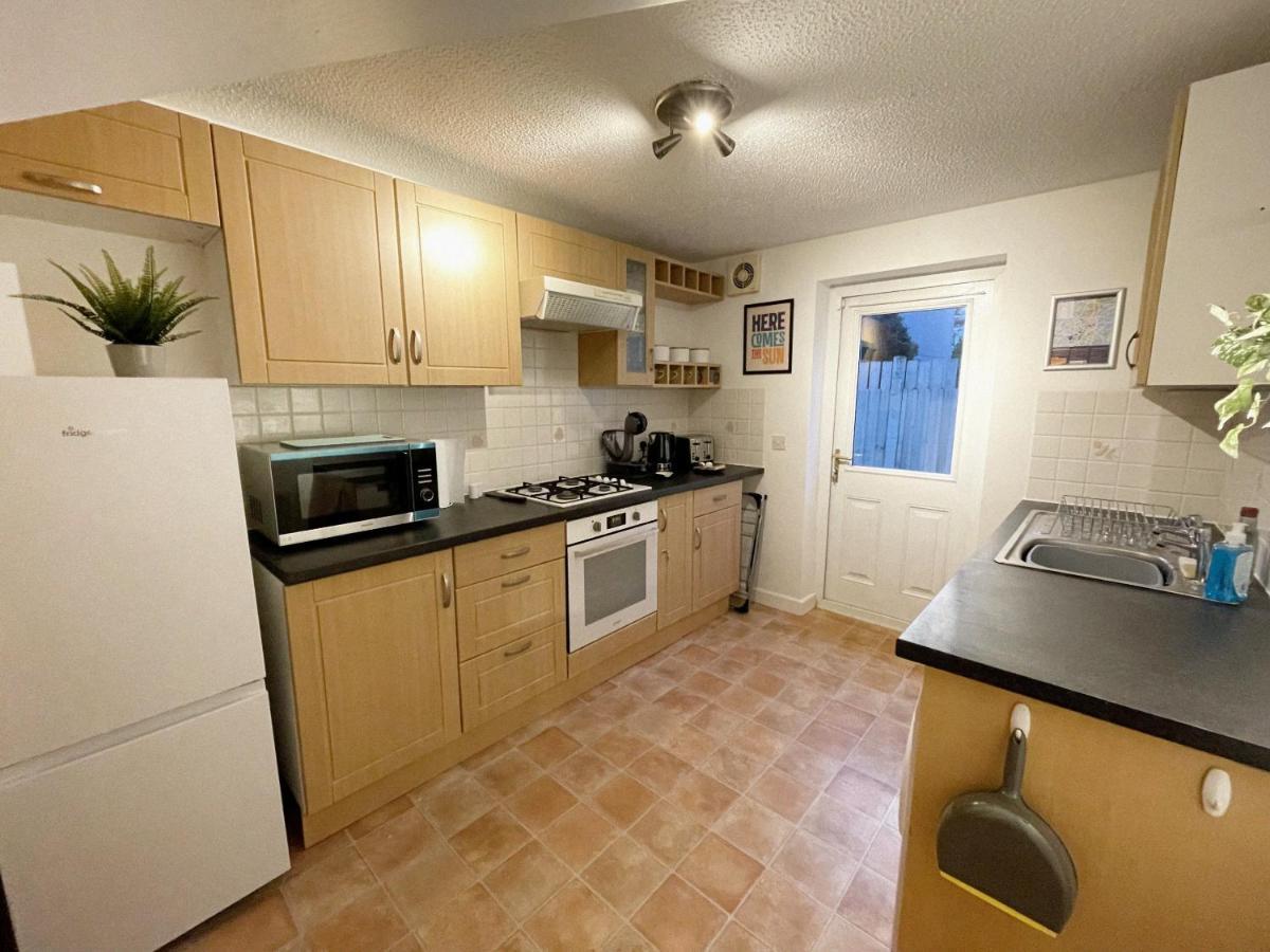 Holiday home 3 Bed In Town Centre With Free Parking For 1 Car