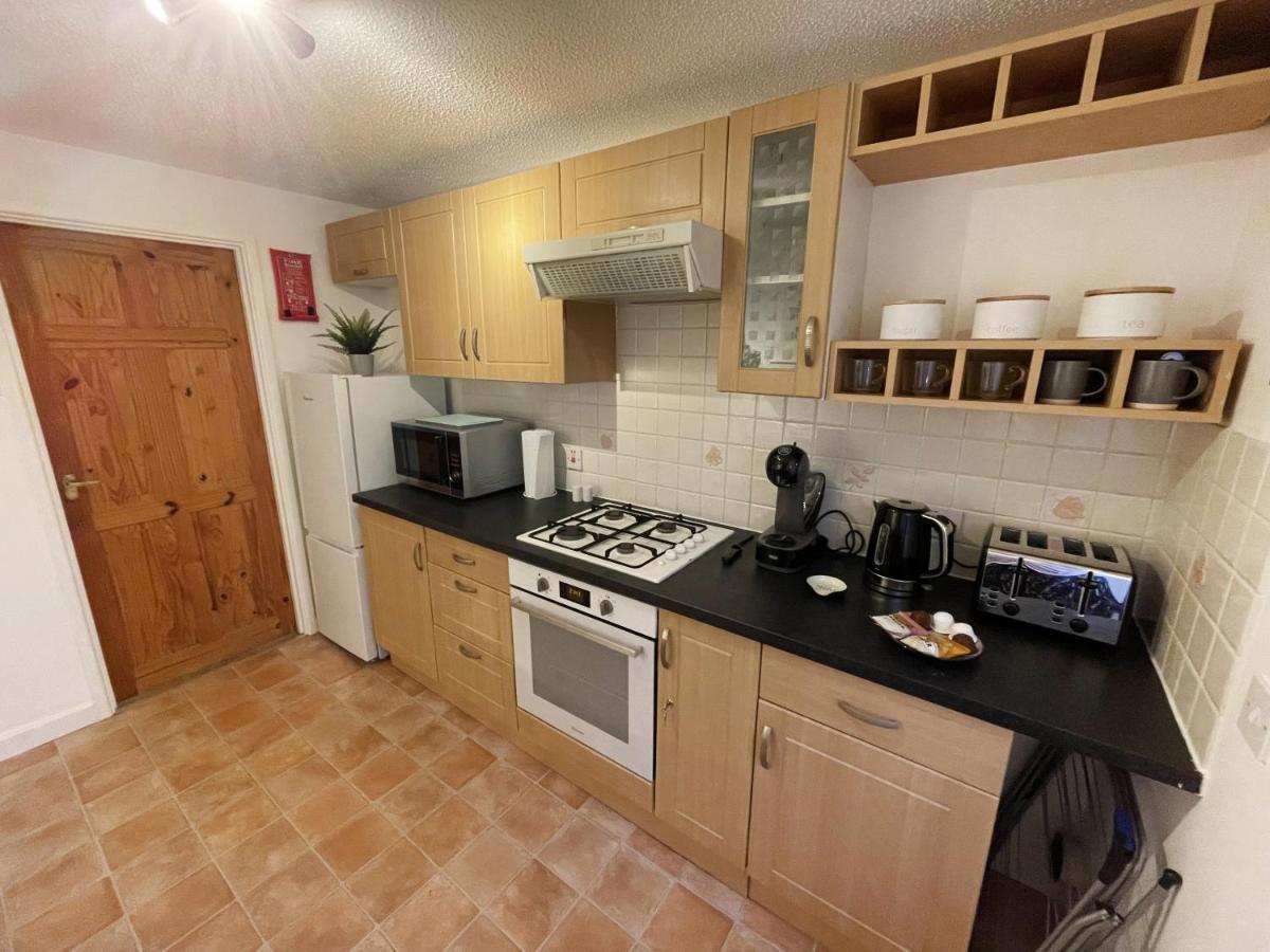 3 Bed In Town Centre With Free Parking For 1 Car Holiday home Cheltenham