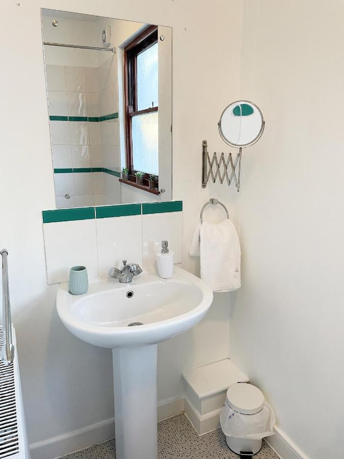 3 Bed In Town Centre With Free Parking For 1 Car