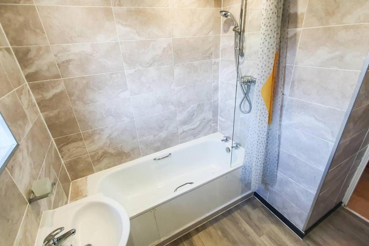 Impeccable 4-bed House In