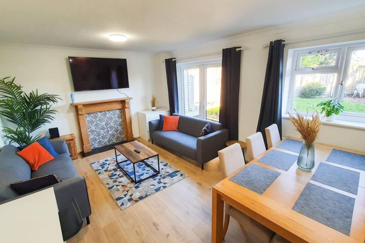 Impeccable 4-bed House In Holiday home