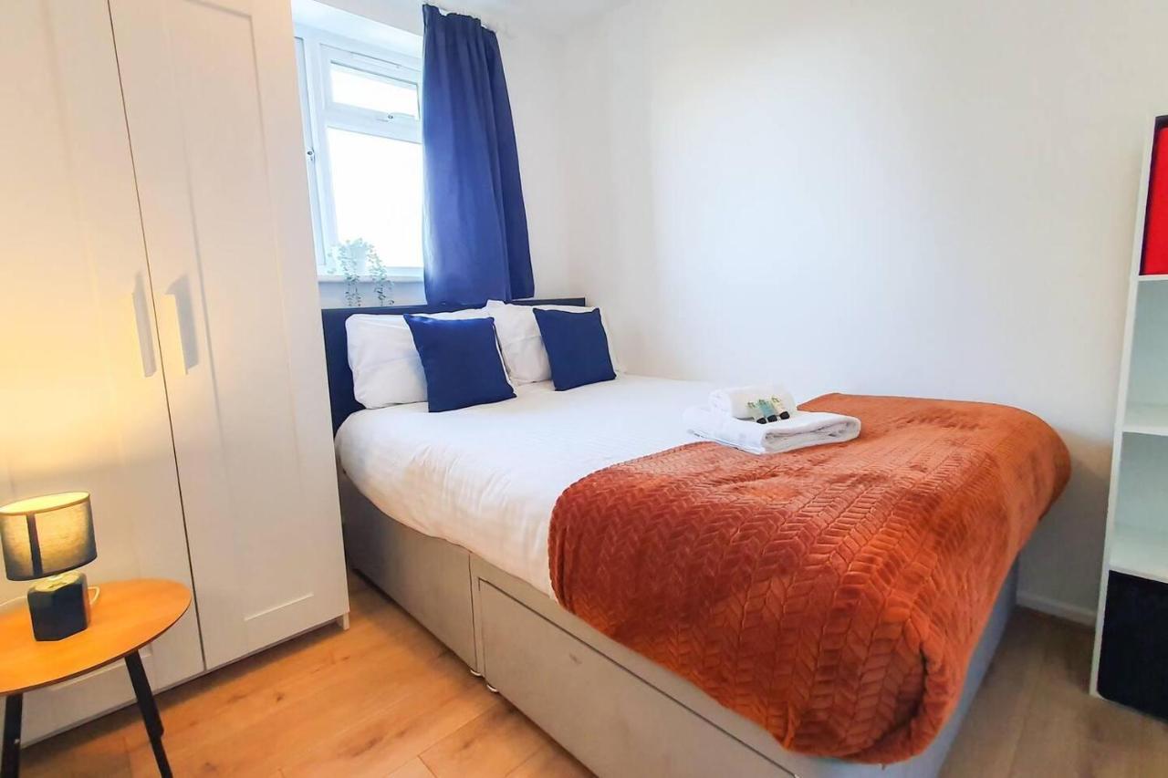 Holiday home Impeccable 4-bed House In