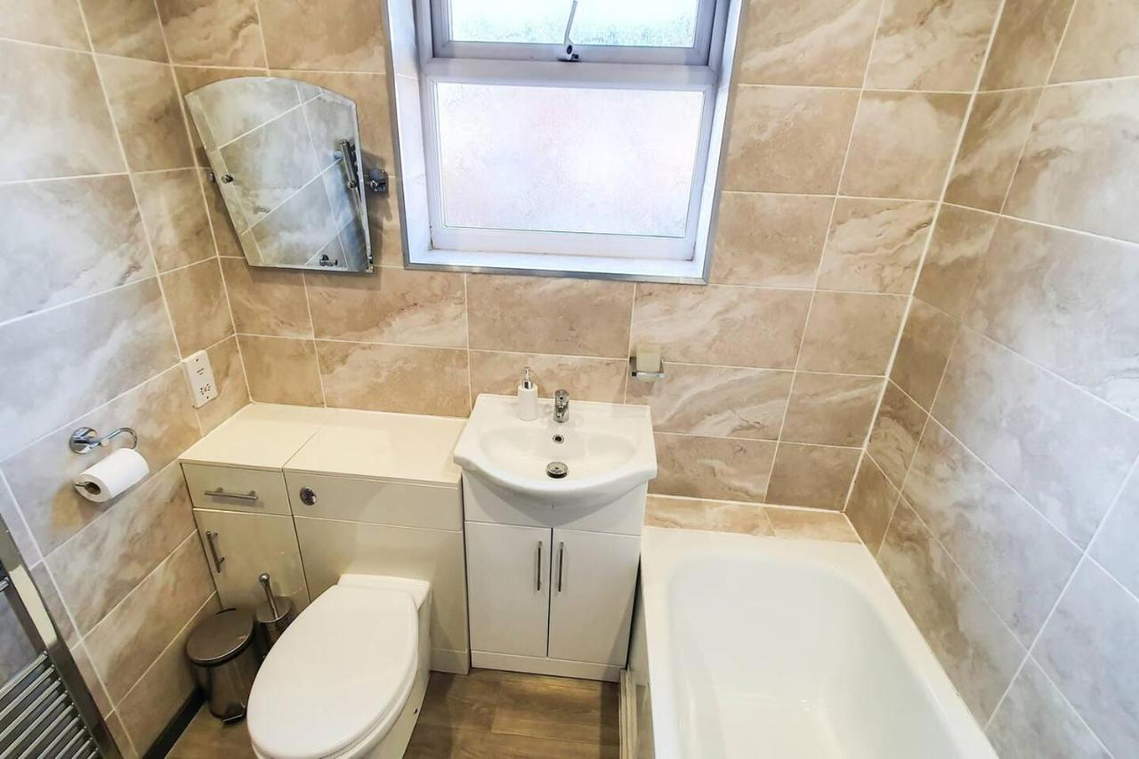 Impeccable 4-bed House In Cheltenham