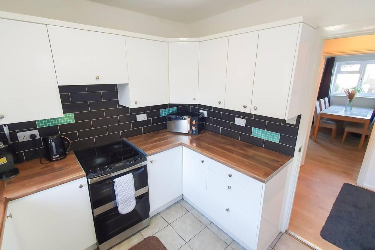 Holiday home Impeccable 4-bed House In