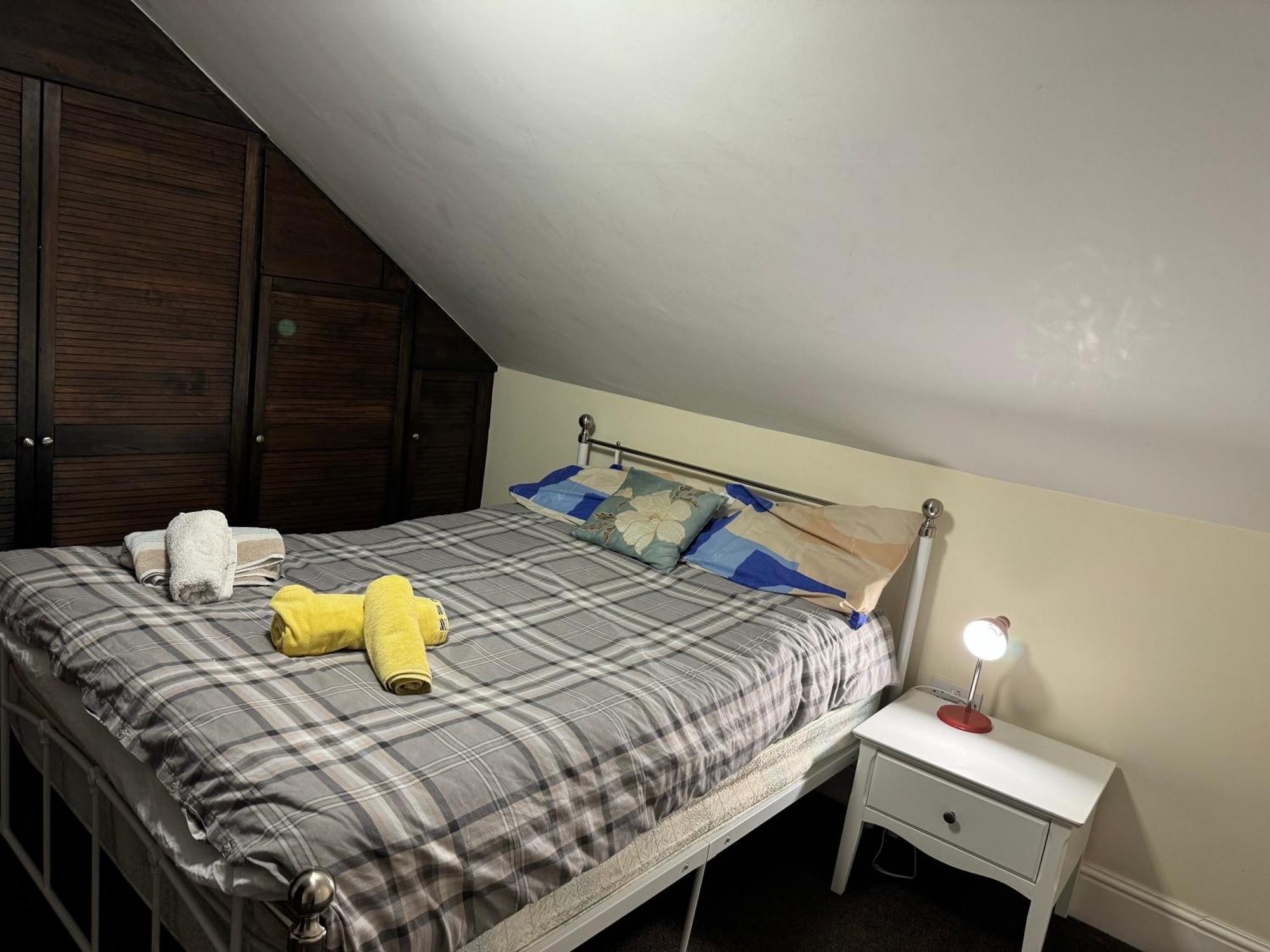Homestay Comfortable Away From Home, Town Centre, Free Parking,multiple *
