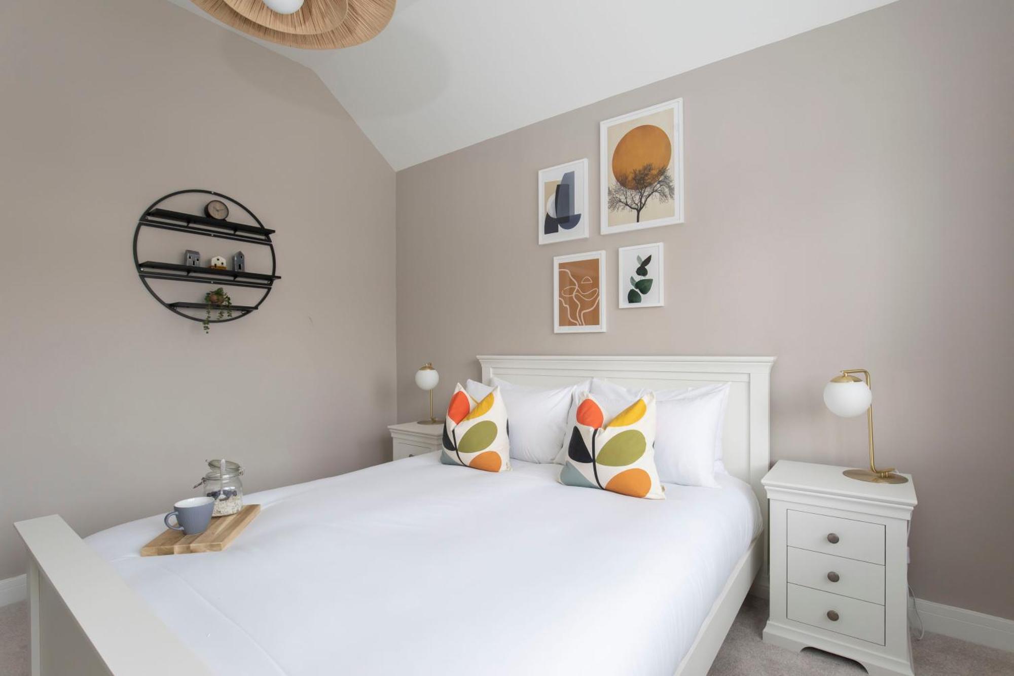 Elliot Oliver - Luxurious 6 Bedroom With Hot Tub & Log Burner