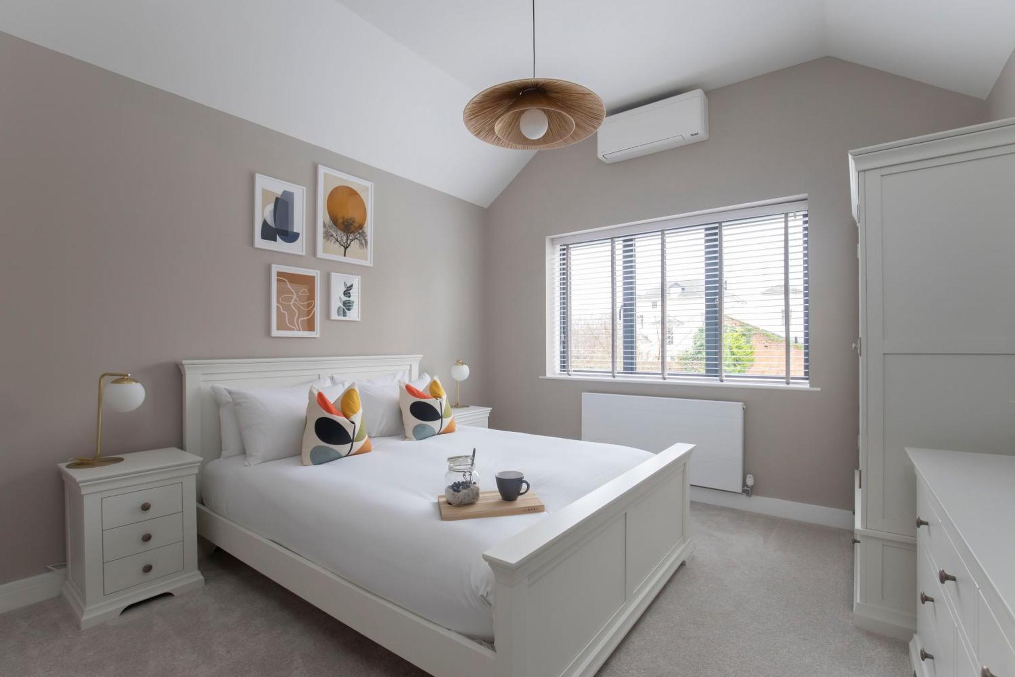 Elliot Oliver - Luxurious 6 Bedroom With Hot Tub & Log Burner Apartment Cheltenham