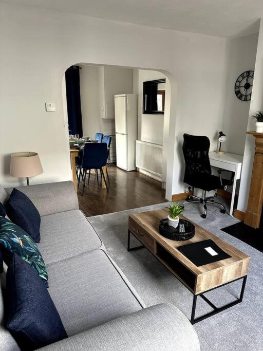 Apartment 2-bedroom House In Town Centre