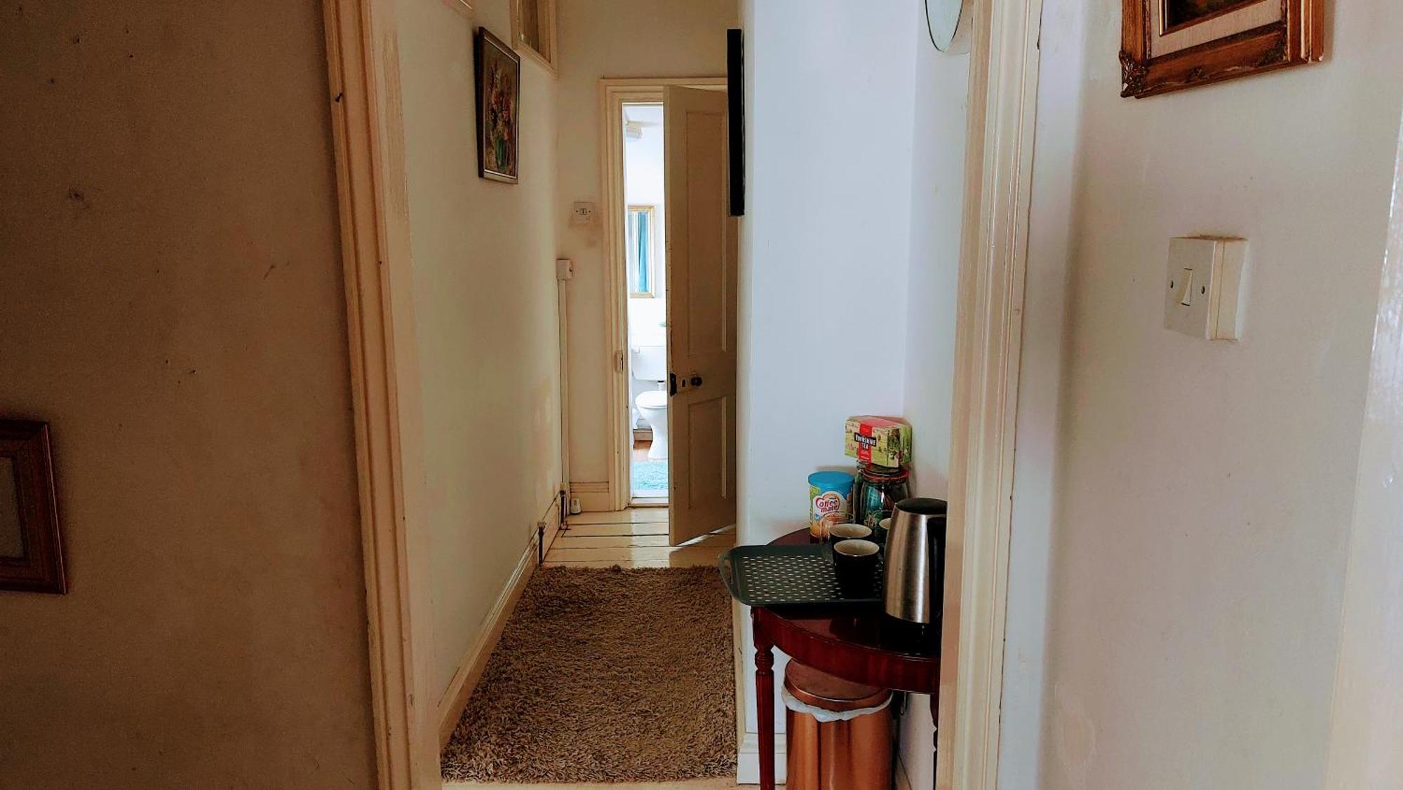 Racecourse In With Bathroom Access. Homestay *