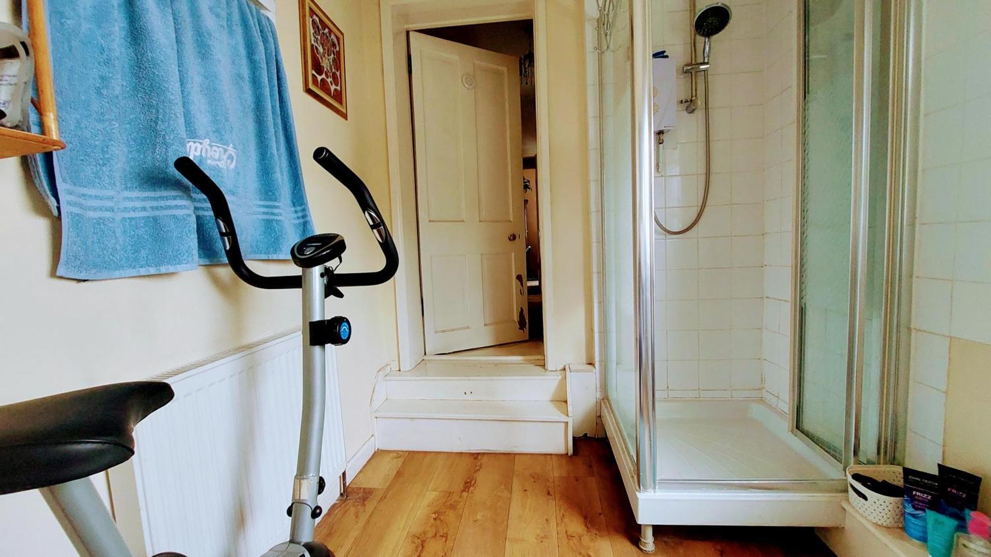Homestay Racecourse In With Bathroom Access. Cheltenham