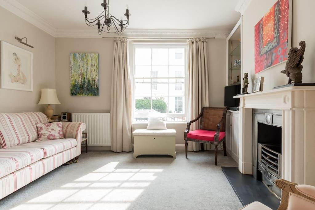 Four Bedroom Townhouse In Famous Suffolks Area