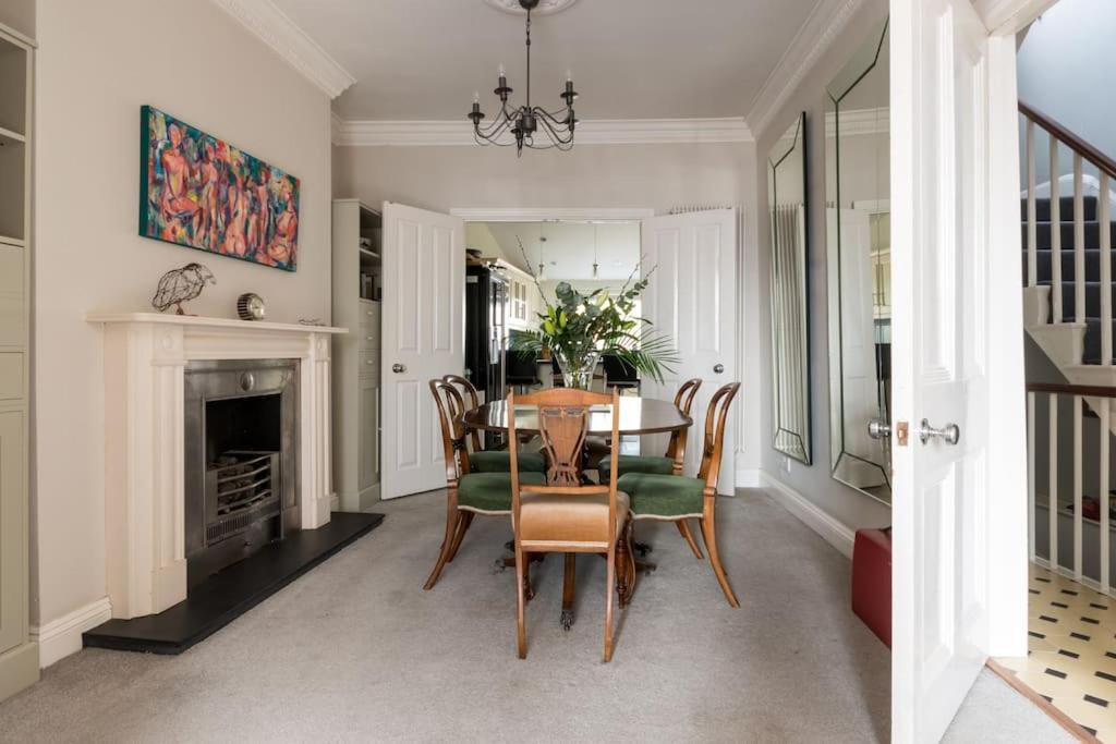Four Bedroom Townhouse In Famous Suffolks Area * Cheltenham