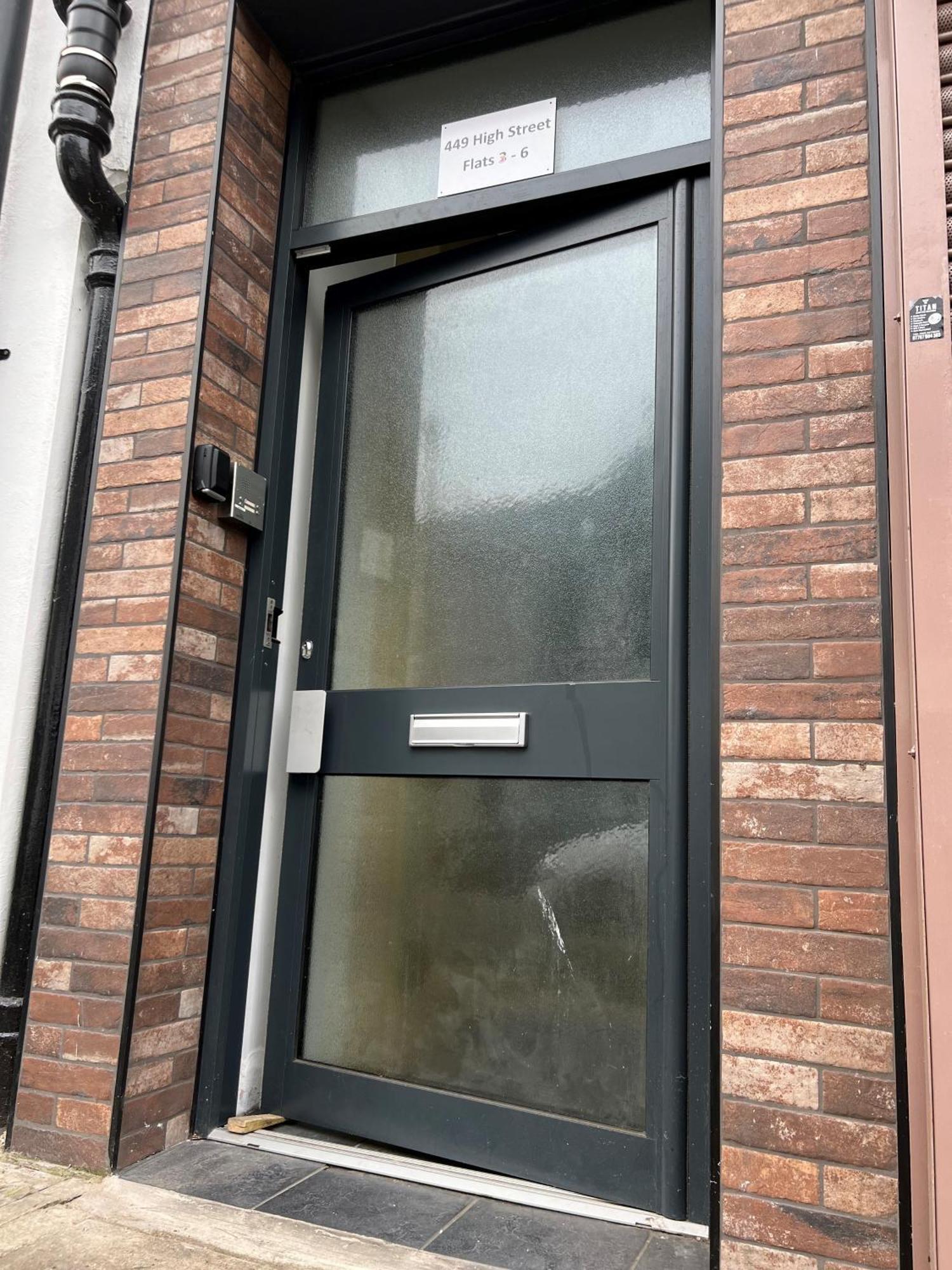 Premium Offer L Last-minute Escape L Aj L High Street L Parking L Ideal For Short Or Long - Town Centre Apartment, 4 Beds, 1 Bathroom *