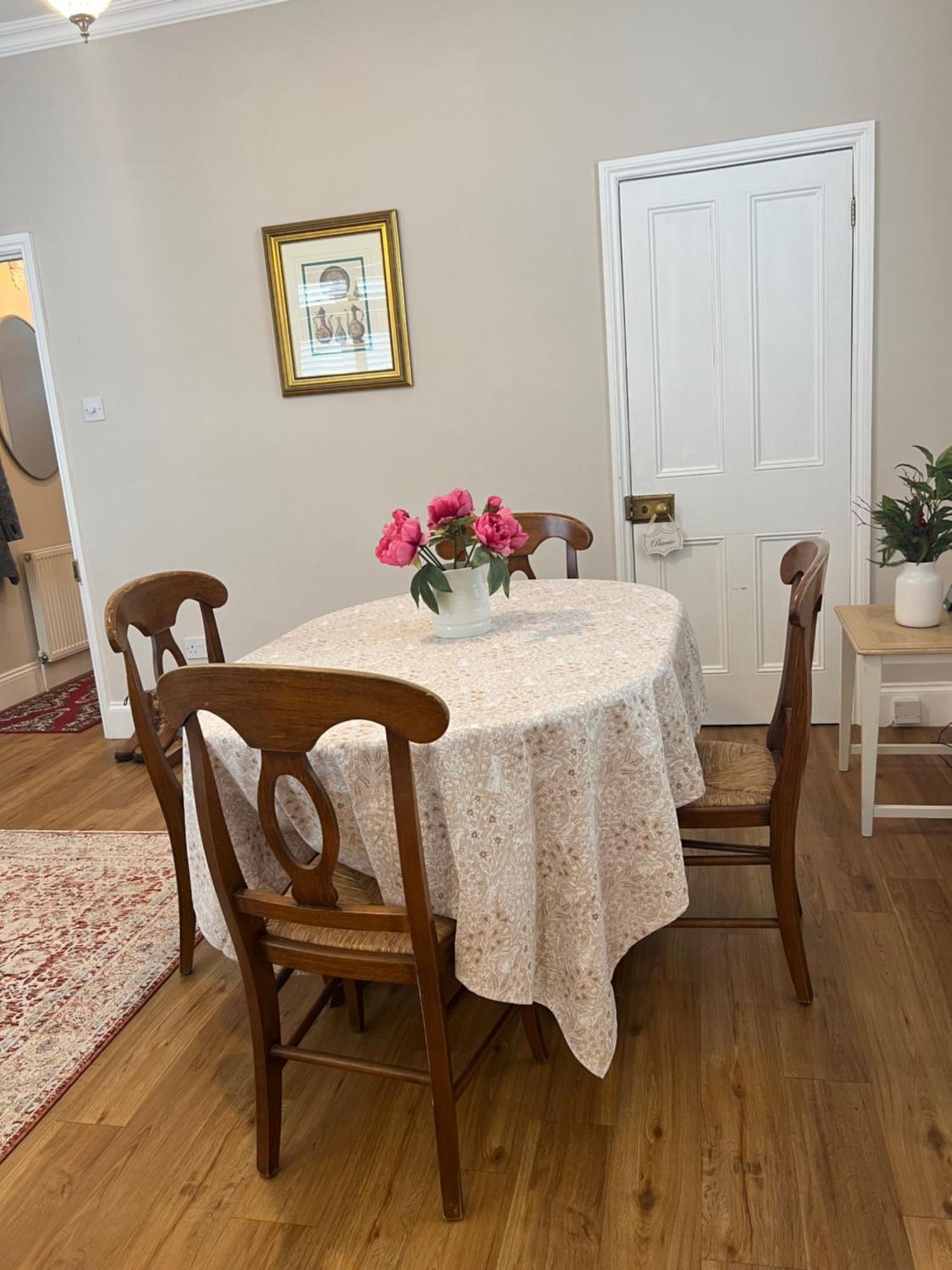 The Lily Pad - Townhouse, A Short Walk To Town Center And Racecourse *