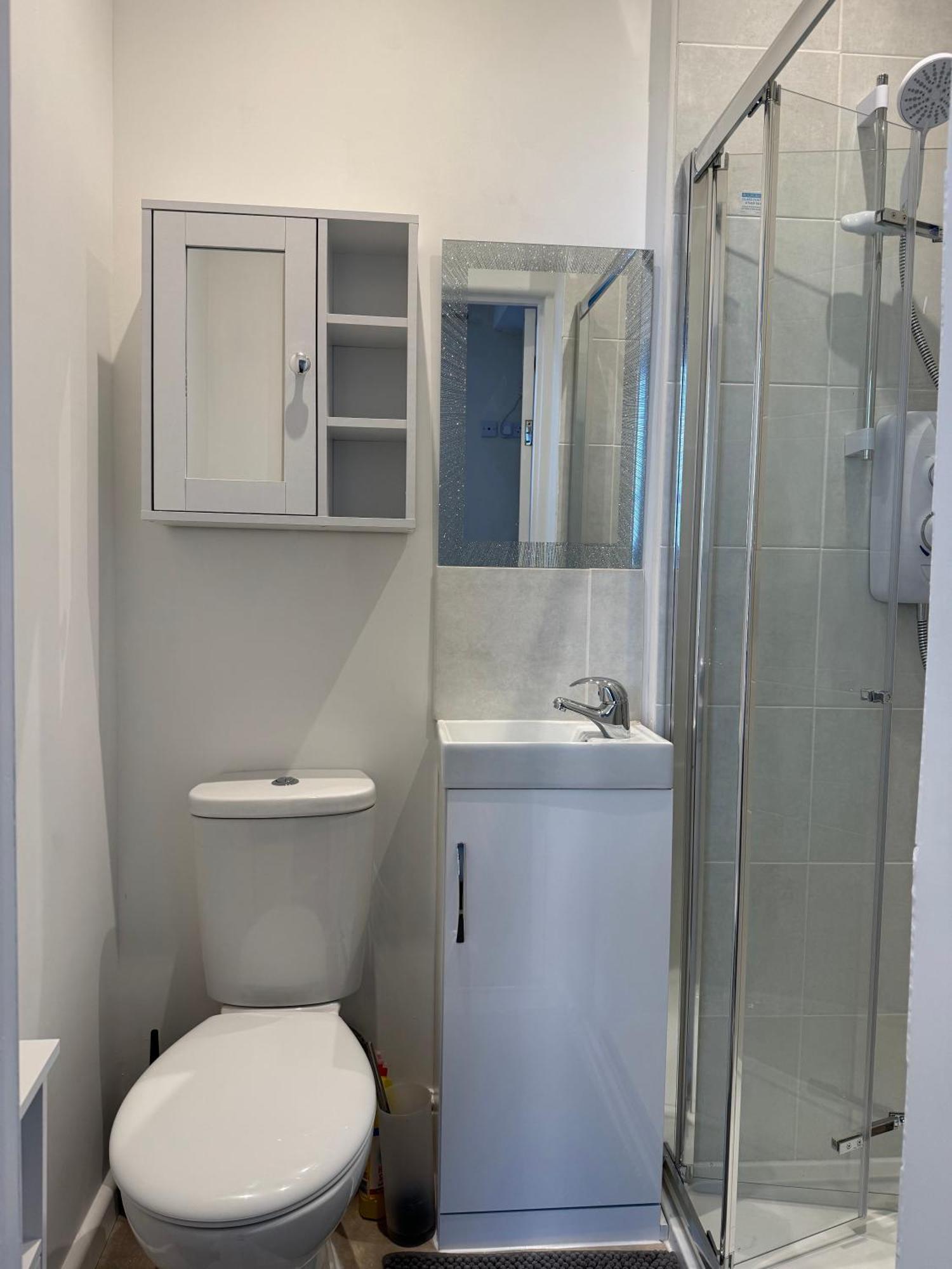 Comfortable Away From Home, Town Centre, Free Parking,multiple Homestay Cheltenham