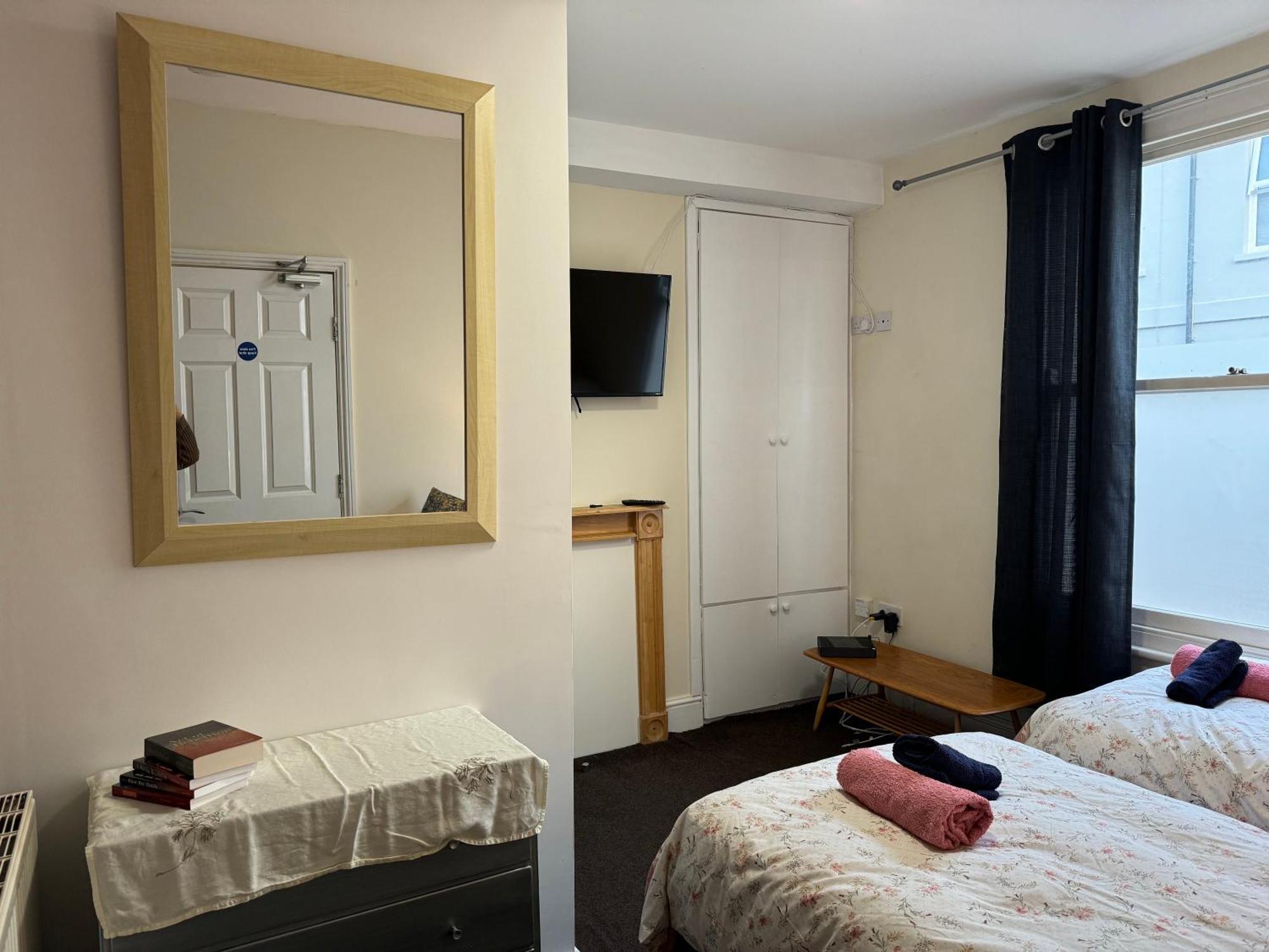 Comfortable Away From Home, Town Centre, Free Parking,multiple Cheltenham