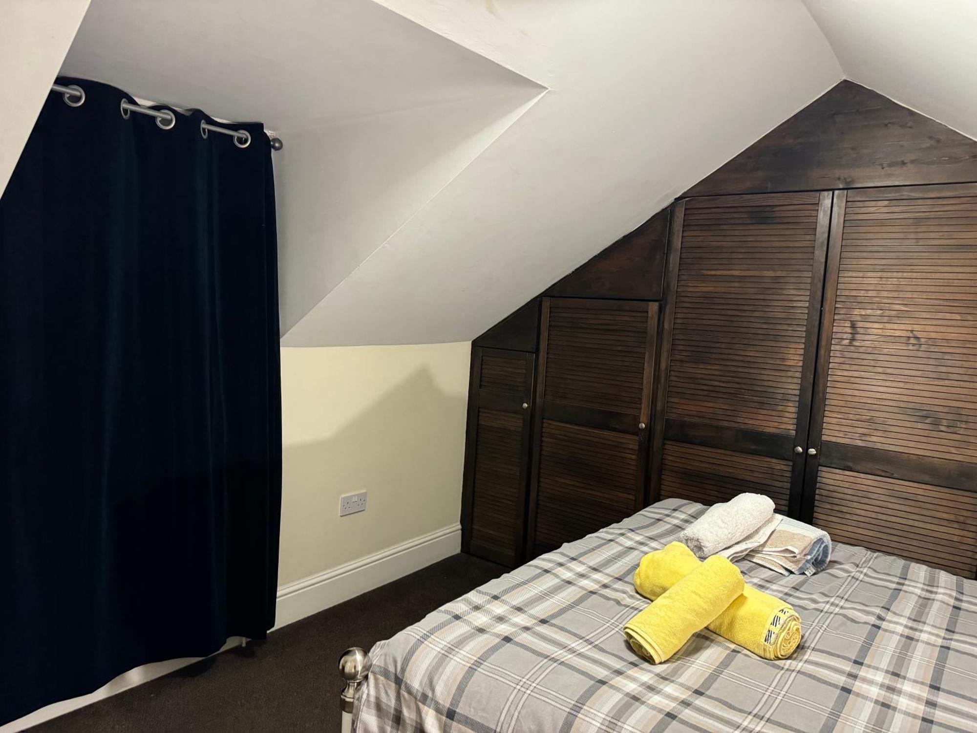 Comfortable Away From Home, Town Centre, Free Parking,multiple Homestay