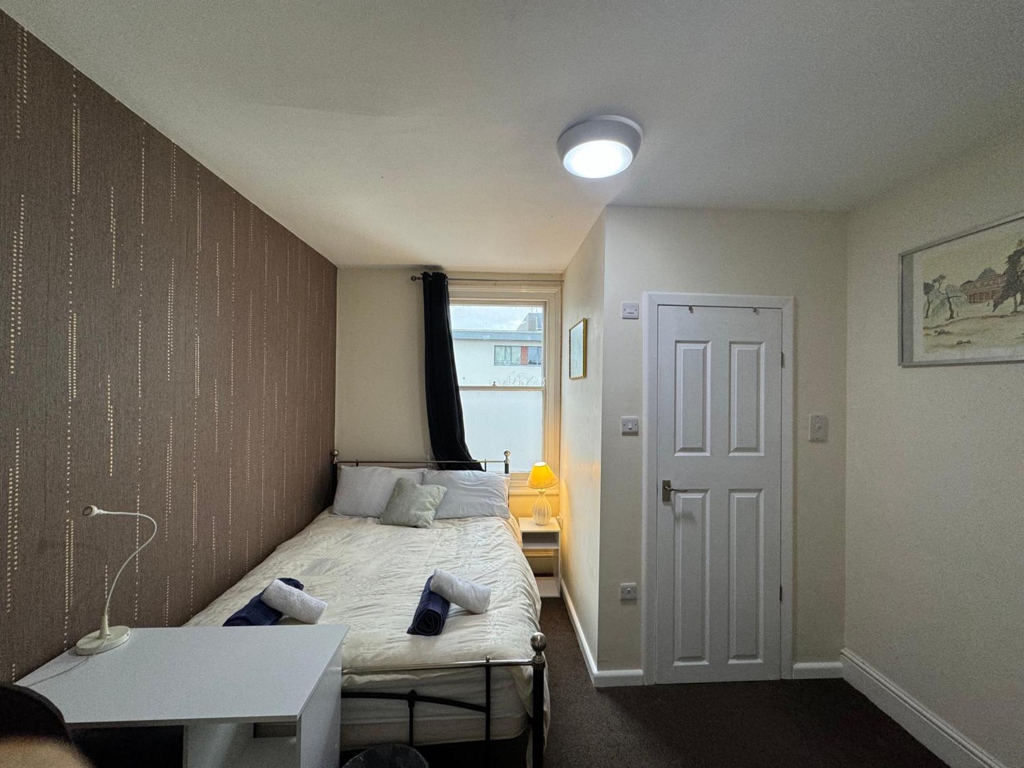 Comfortable Away From Home, Town Centre, Free Parking,multiple