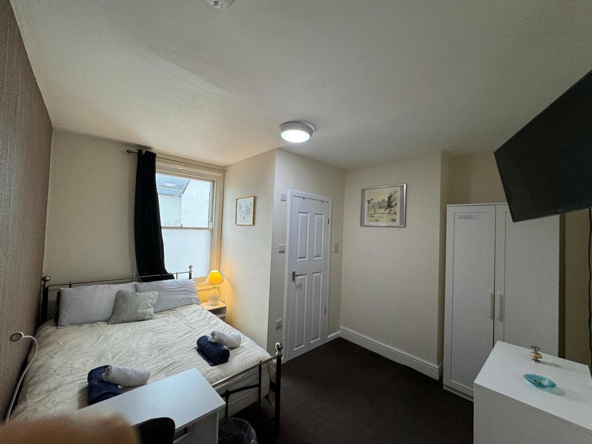 Homestay Comfortable Away From Home, Town Centre, Free Parking,multiple