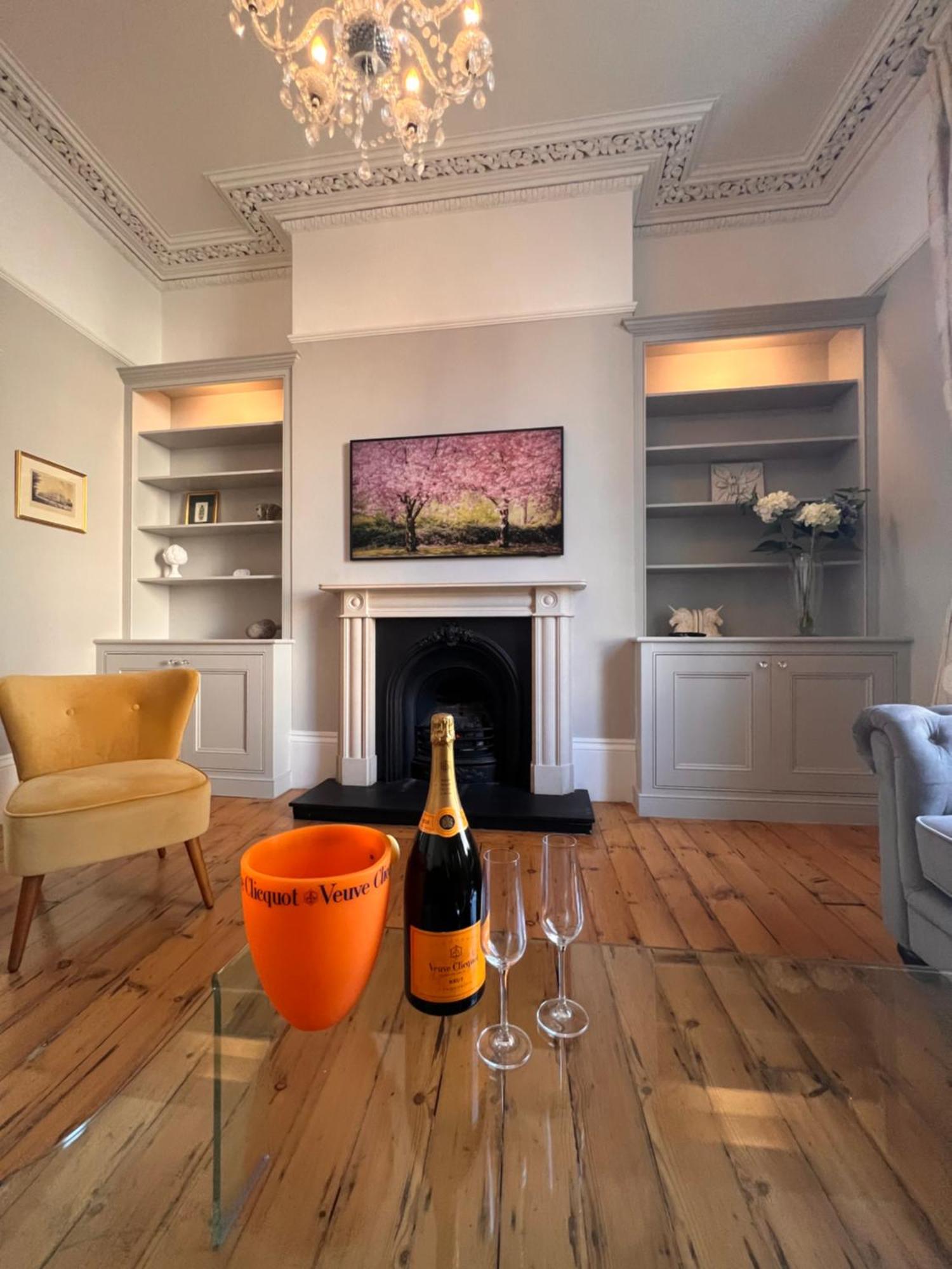 No2 Clarence Grade Ii Regency Townhouse Short Walk To Racecourse And Town Centre Holiday home Cheltenham