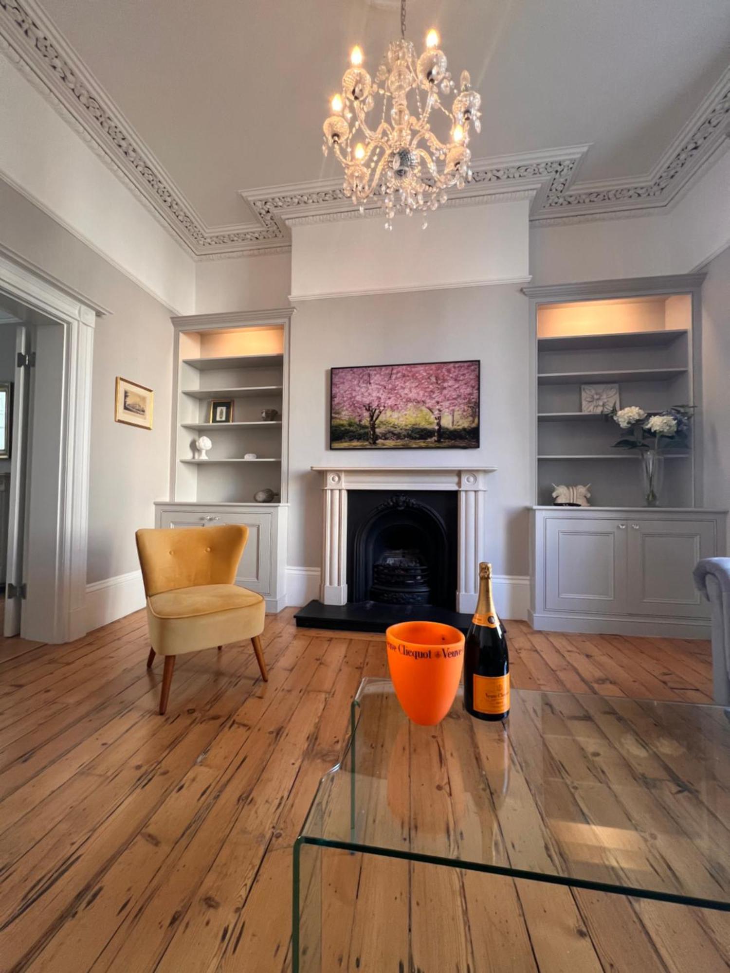 No2 Clarence Grade Ii Regency Townhouse Short Walk To Racecourse And Town Centre Cheltenham