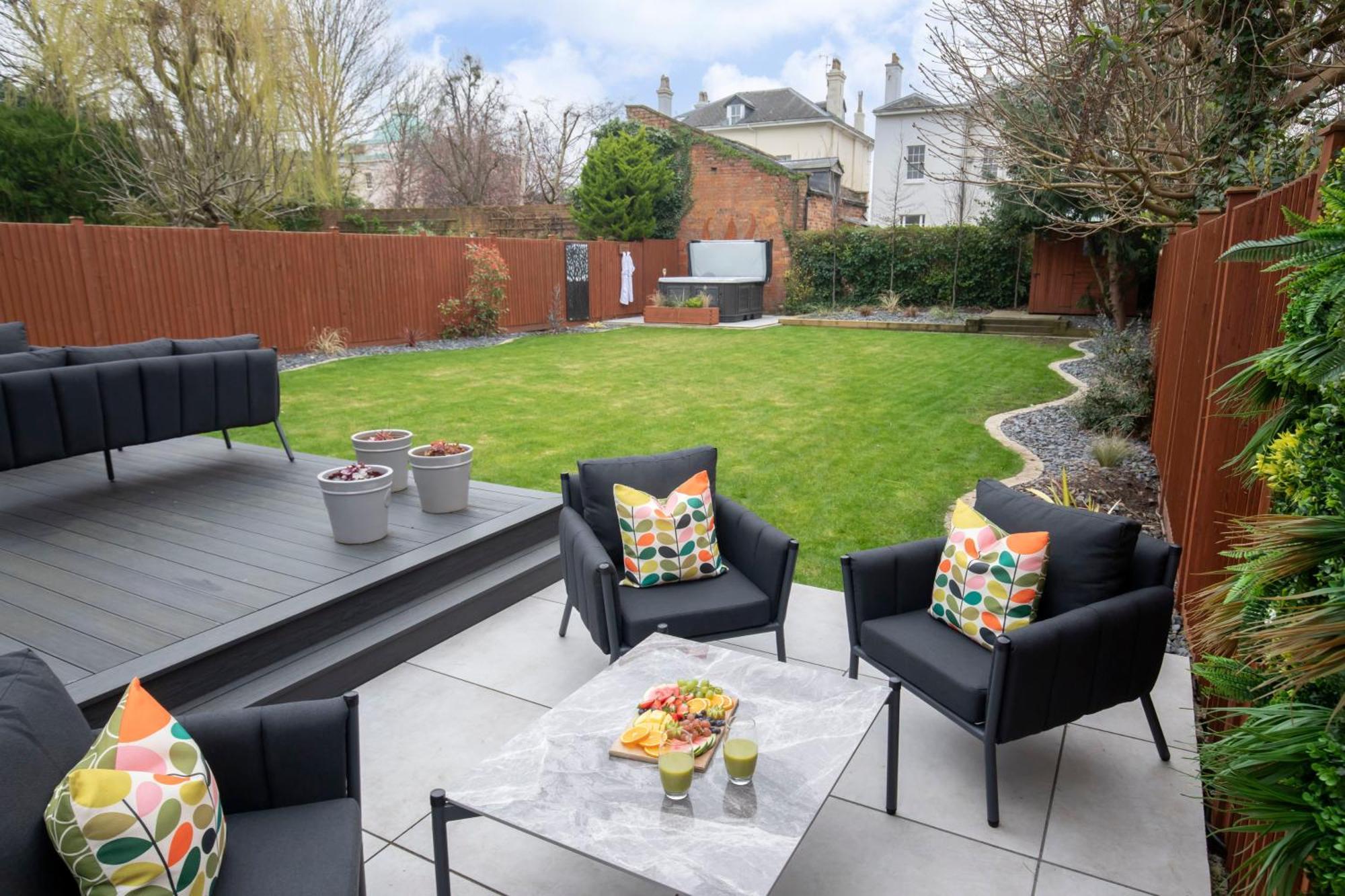 Elliot Oliver - Luxurious 6 Bedroom With Hot Tub & Log Burner * Cheltenham