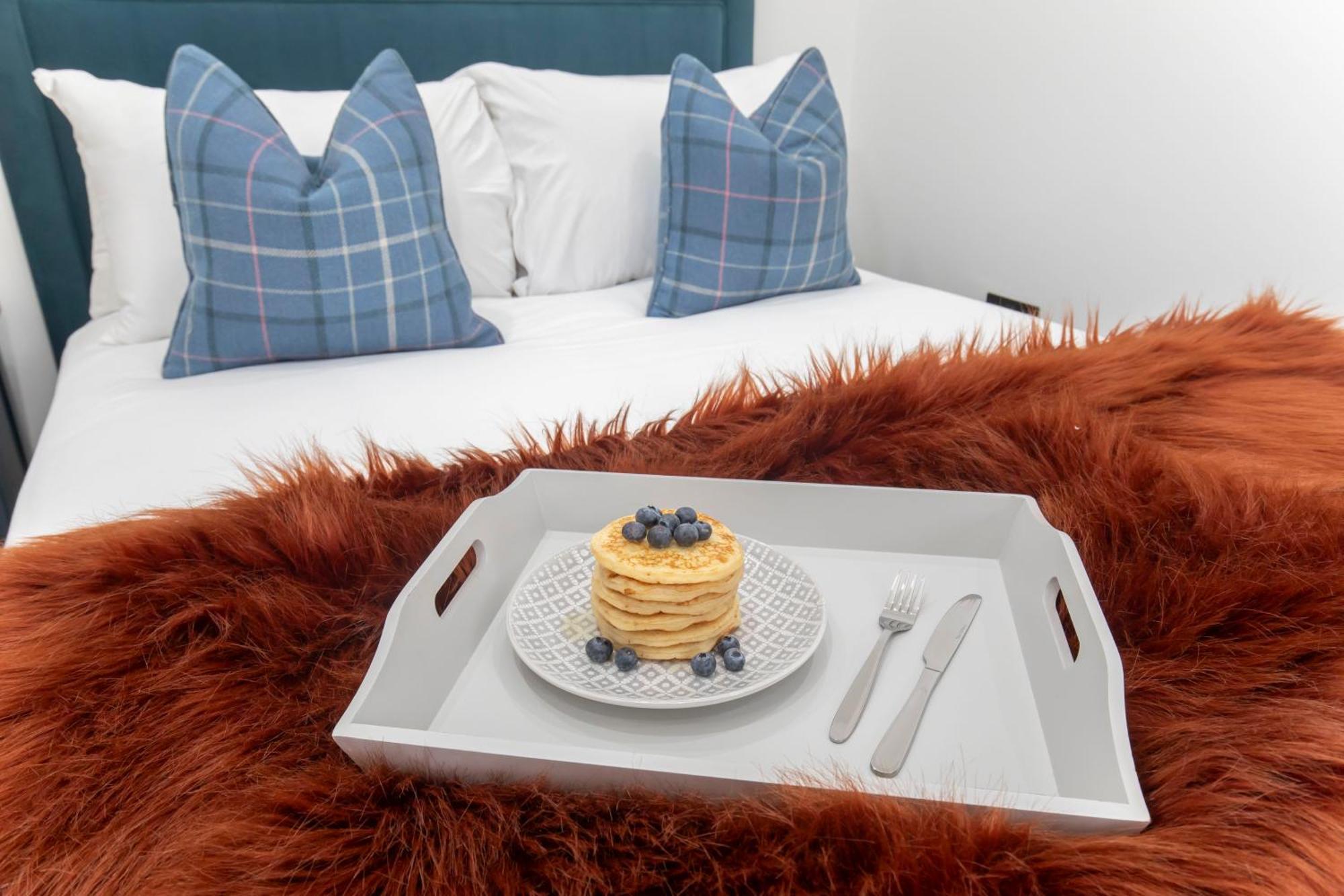 Elliot Oliver - Luxurious 6 Bedroom With Hot Tub & Log Burner Apartment Cheltenham