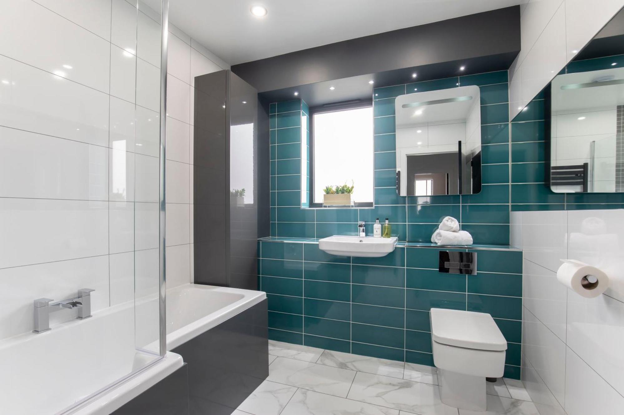 Elliot Oliver - Luxurious 6 Bedroom With Hot Tub & Log Burner