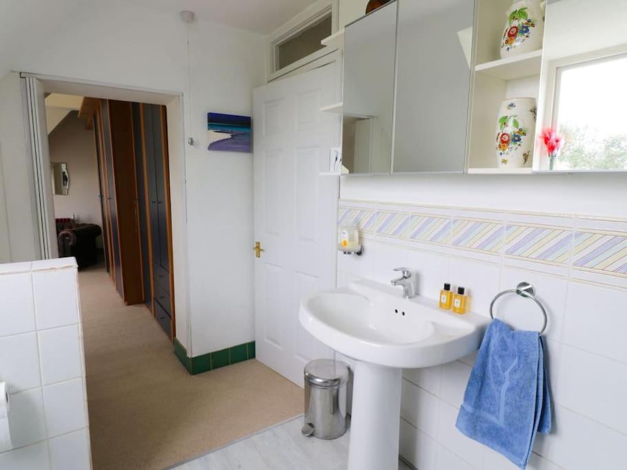 Spacious Rural Cotswolds Family With Mod-cons! Cheltenham