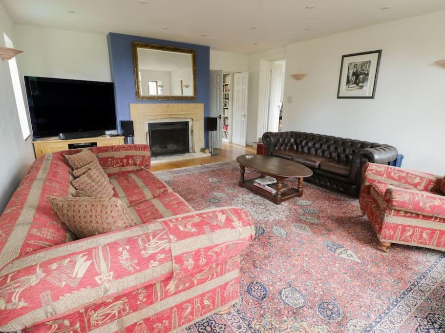 Spacious Rural Cotswolds Family With Mod-cons! Holiday home