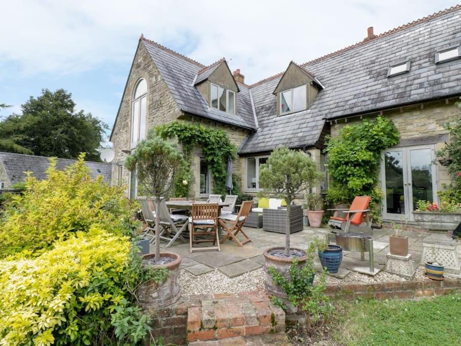 Spacious Rural Cotswolds Family With Mod-cons! Holiday home *