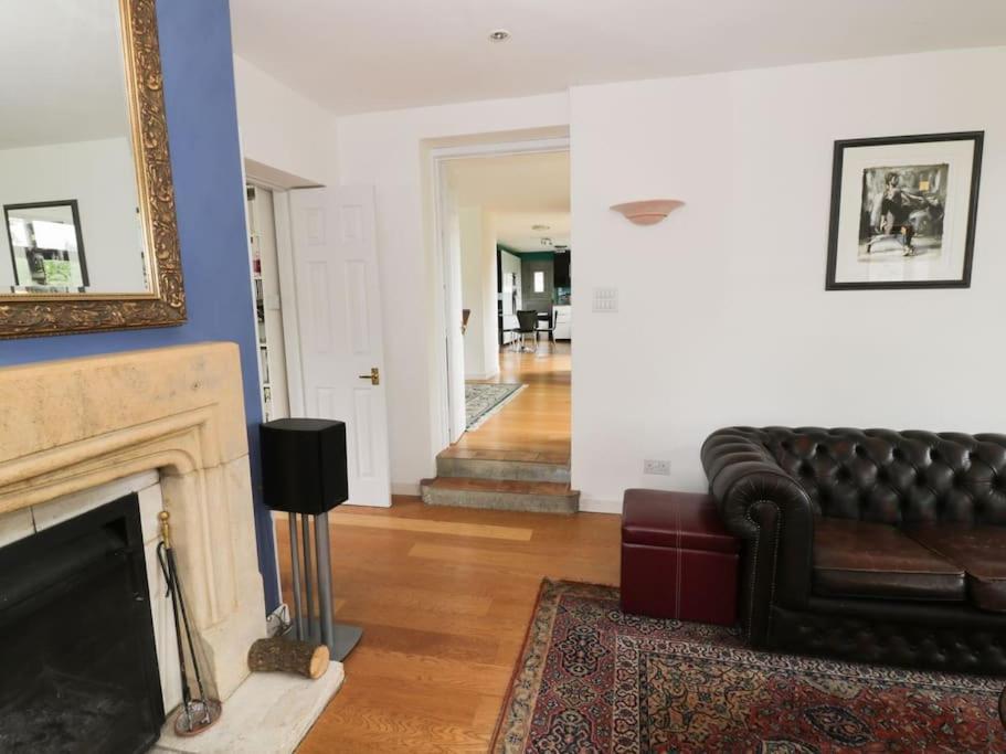 Spacious Rural Cotswolds Family With Mod-cons! Holiday home