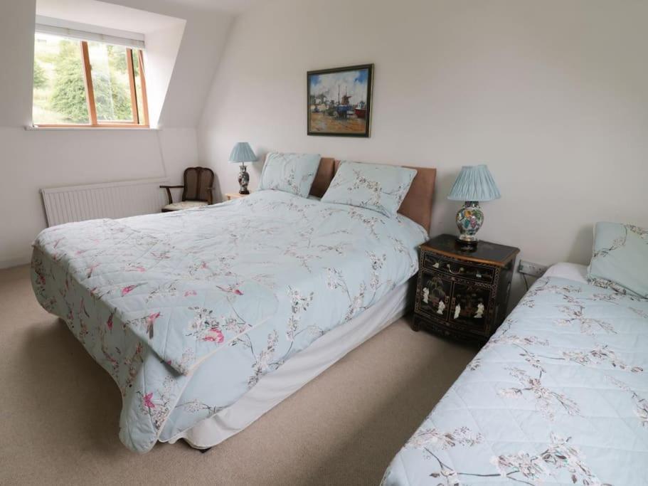 Spacious Rural Cotswolds Family With Mod-cons! *