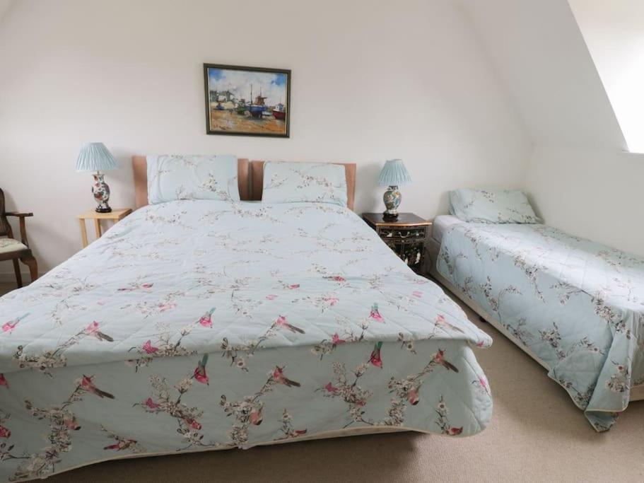 Spacious Rural Cotswolds Family With Mod-cons! Holiday home *