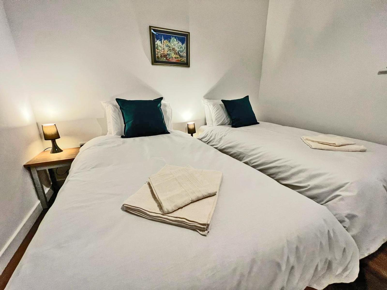 Immaculate 2-bed Town Centre Apartment Cheltenham