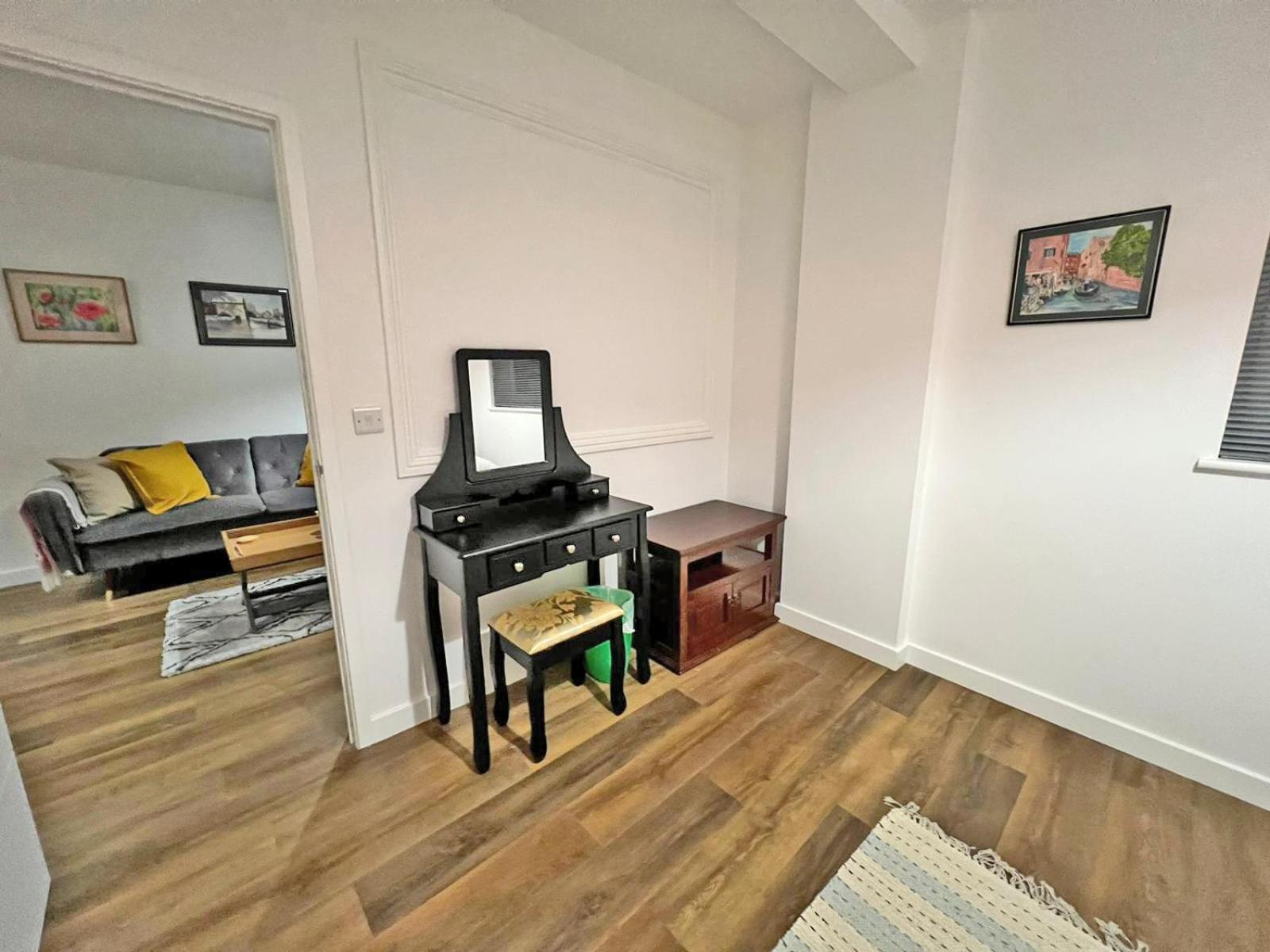 Immaculate 2-bed Town Centre Cheltenham
