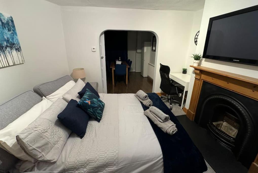 Apartment 2-bedroom House In Town Centre