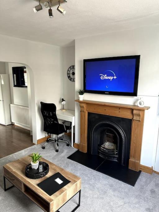2-bedroom House In Town Centre Apartment