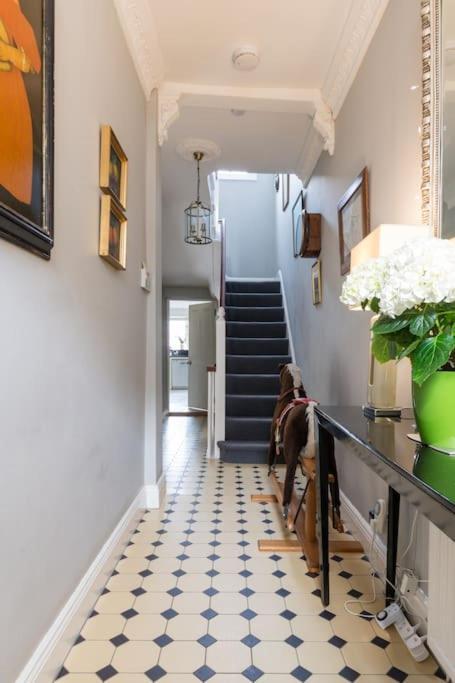Villa Four Bedroom Townhouse In Famous Suffolks Area *