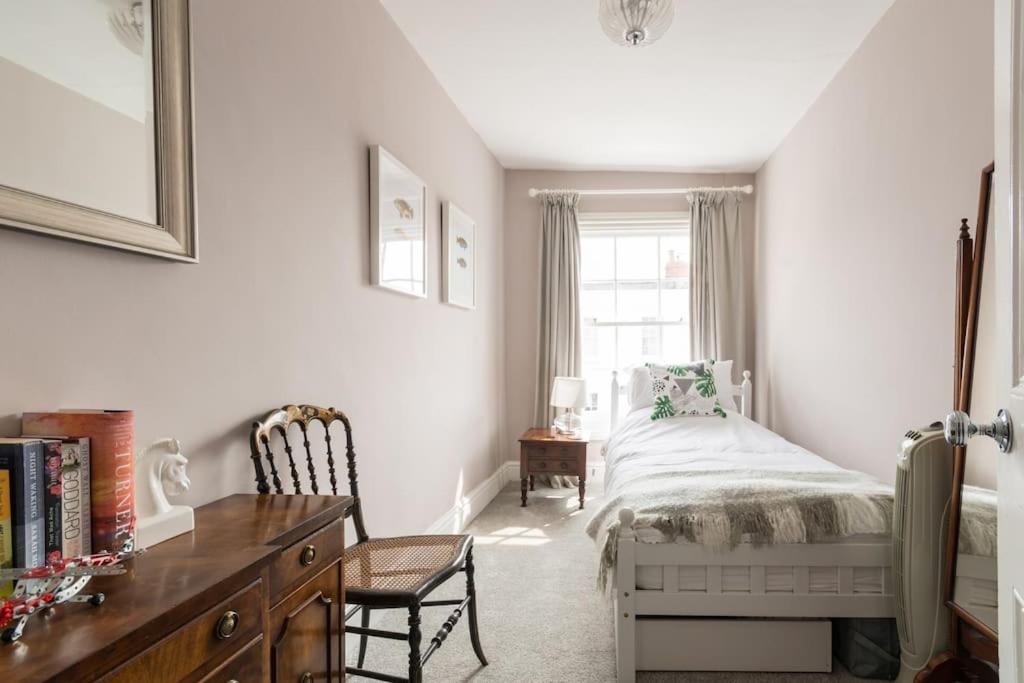 Four Bedroom Townhouse In Famous Suffolks Area Villa *