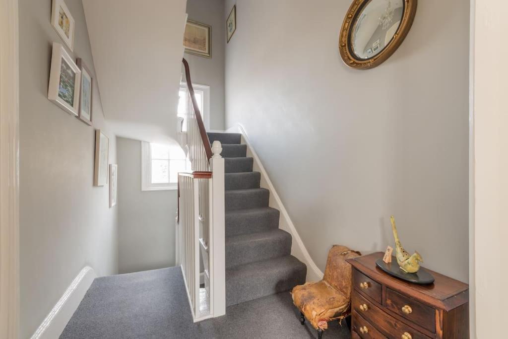 Four Bedroom Townhouse In Famous Suffolks Area Cheltenham