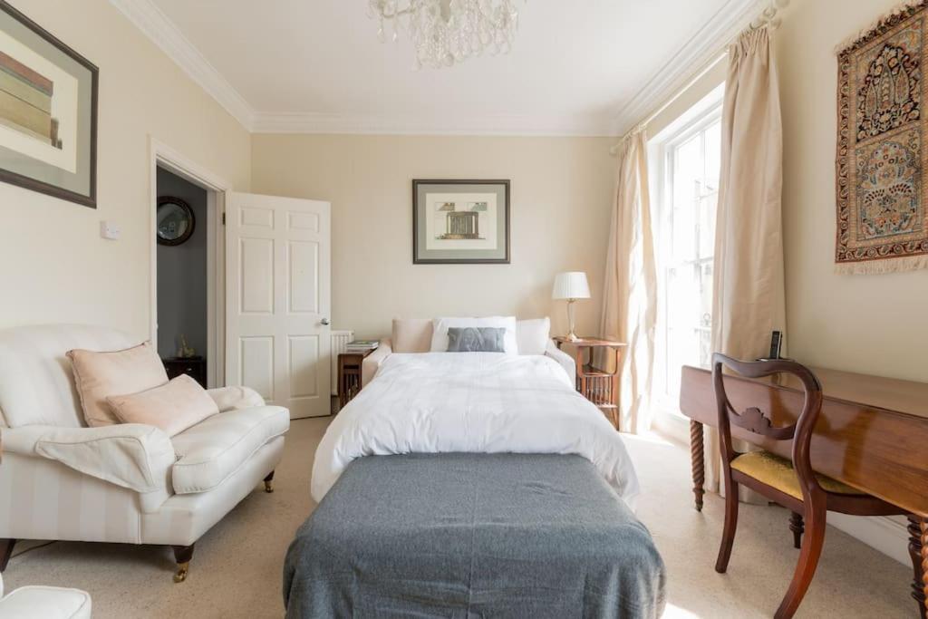 Four Bedroom Townhouse In Famous Suffolks Area *