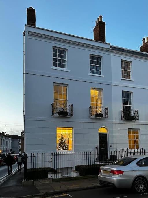 Four Bedroom Townhouse In Famous Suffolks Area Villa Cheltenham