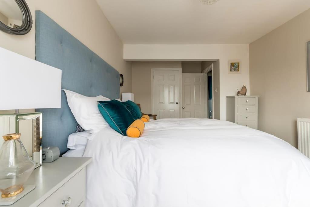 Four Bedroom Townhouse In Famous Suffolks Area