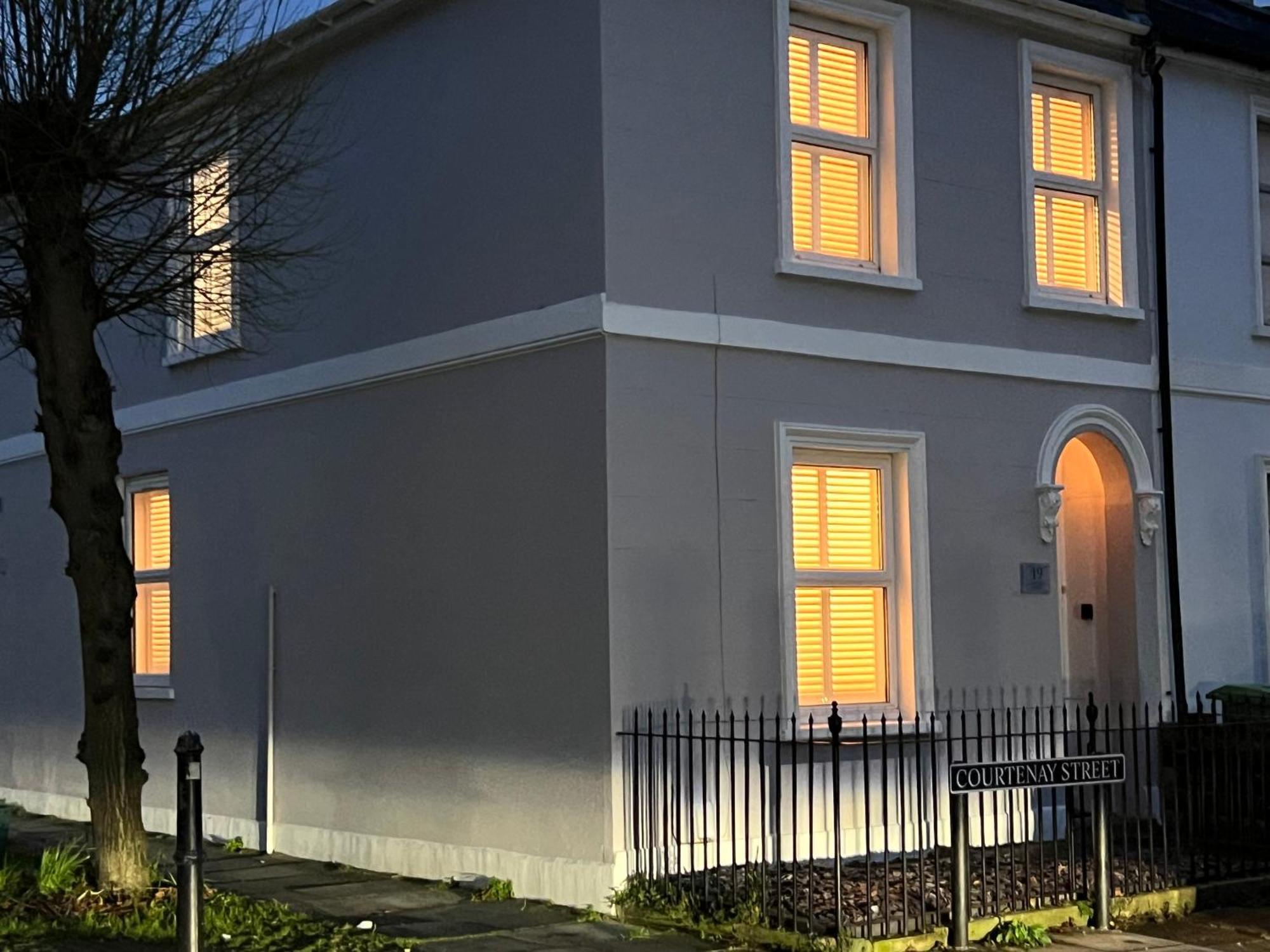 The Lily Pad - Townhouse, A Short Walk To Town Center And Racecourse Holiday home *